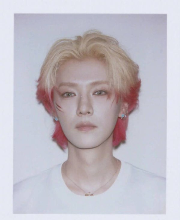 四川炒股配資 鹿晗“撕拉片”來了！一頭紅發(fā)帥得太權(quán)威